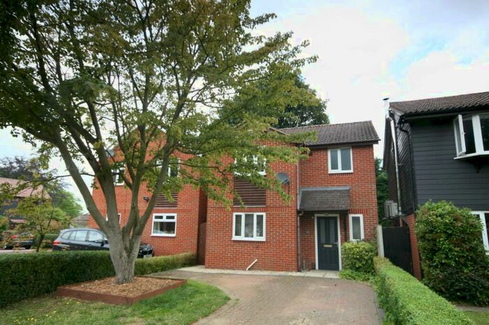 3 Bedroom Detached House To Rent In B Bursill Close, Headington, OX3