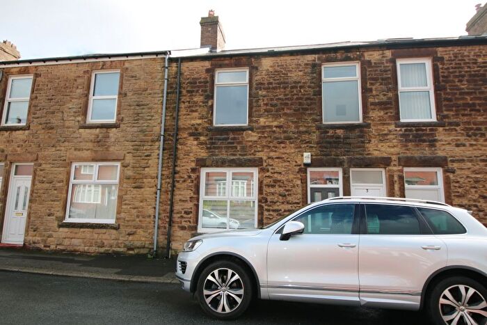 3 Bedroom Flat To Rent In Beverley Terrace, Consett, Durham, DH8