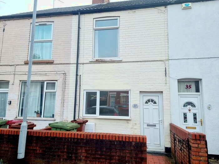 2 Bedroom House To Rent In North Parade, Scunthorpe, DN16