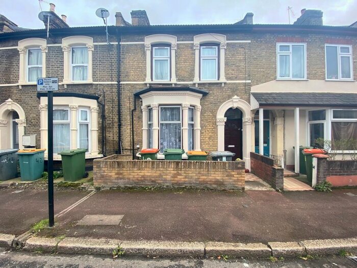 1 Bedroom Flat To Rent In Forest Road, Forest Gate, E7