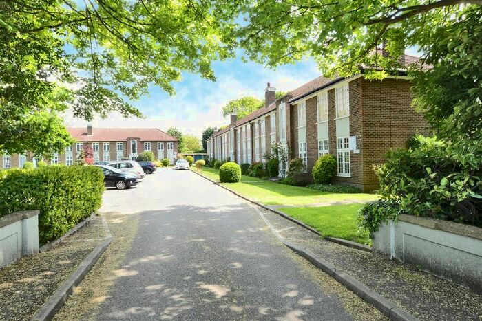2 Bedroom Flat To Rent In Portsmouth Road, Thames Ditton, KT7