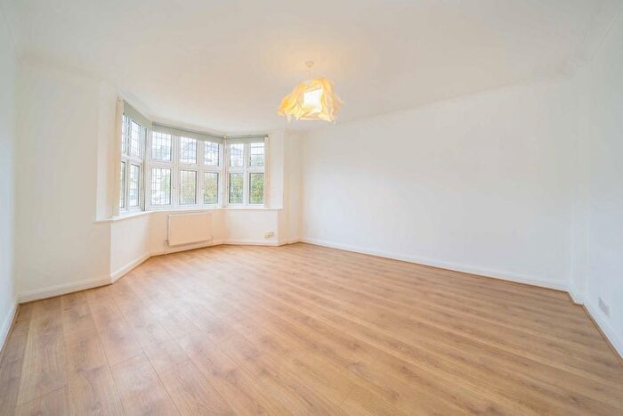 2 Bedroom Flat To Rent In Lyndale Avenue, West Hampstead, NW2