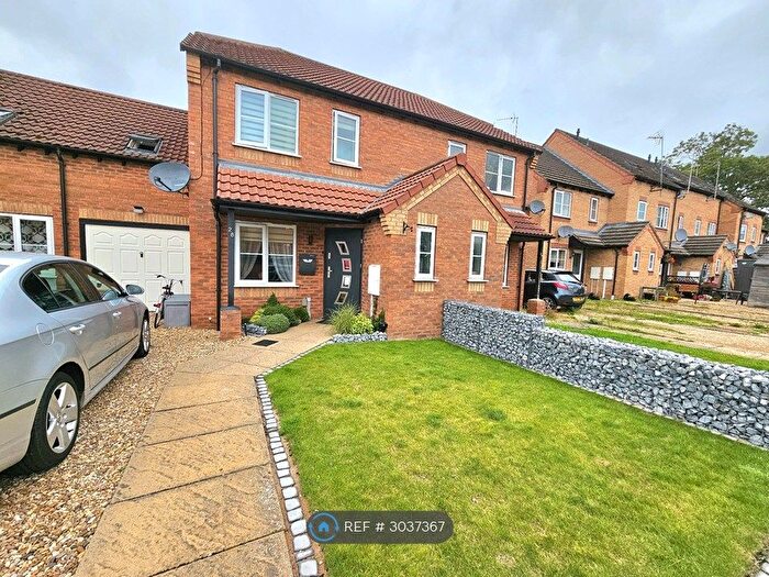 3 Bedroom Semi-detached House To Rent In Harveys Close, Spalding, PE11