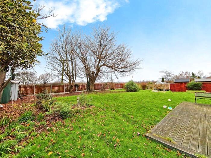 3 Bedroom Detached Bungalow For Sale In St. Lukes Close, Dunsville, Doncaster, DN7
