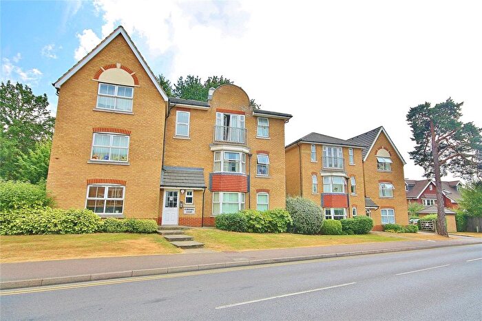 2 Bedroom Flat To Rent In Pembroke Court, Oriental Road, Woking, Surrey, GU22