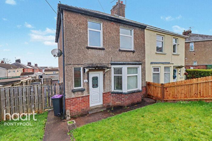 3 Bedroom Semi Detached House For Sale In Hawthorn Road, Pontypool, NP4