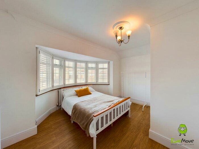 3 Bedroom Semi Detached House For Sale In Exmouth Road, Welling, DA16