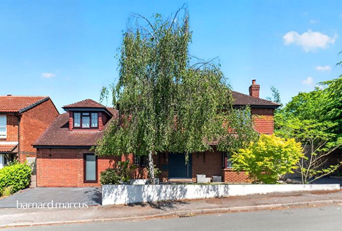 4 Bedroom Detached House For Sale In Auriol Park Road, Worcester Park, KT4