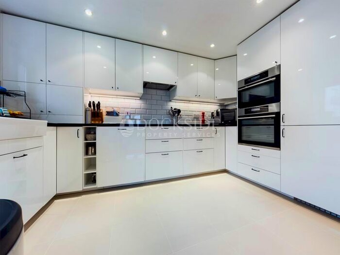 4 Bedroom Flat To Rent In Rivermead, St. Marys Island, Chatham ME4