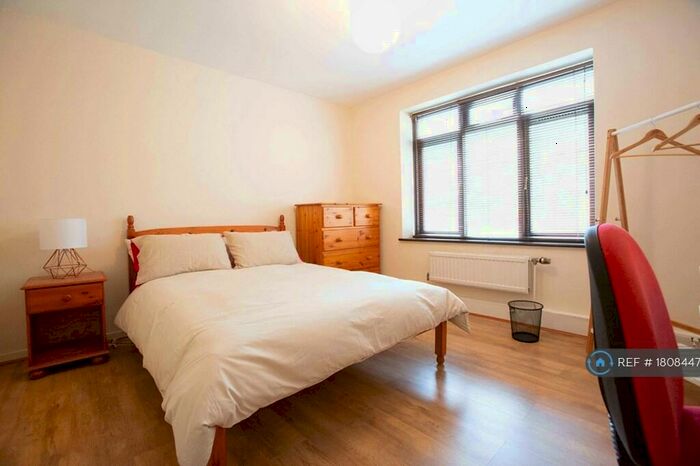 3 Bedroom Flat To Rent In Angel, London, N1