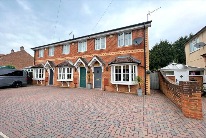 3 Bedroom End Of Terrace House For Sale In Grange Road, Tongham, Surrey, GU10