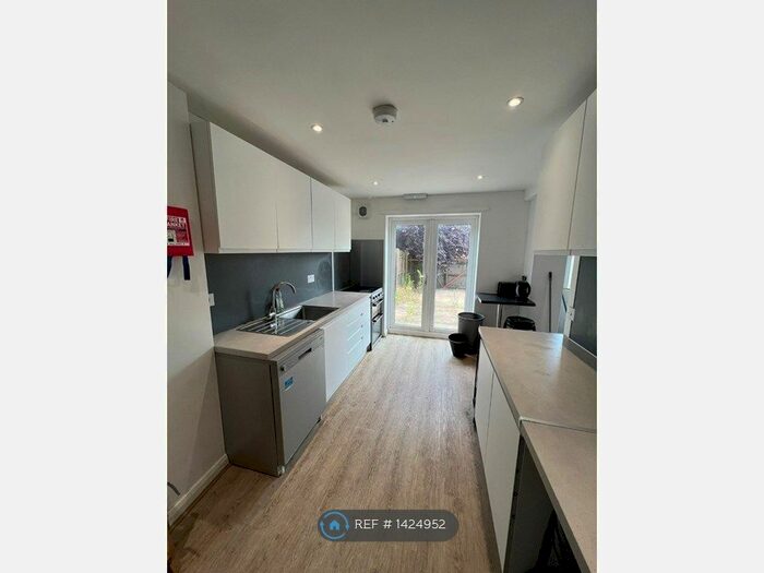 4 Bedroom Semi-Detached House To Rent In Perchfoot Close, Coventry, CV1