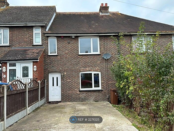 3 Bedroom Terraced House To Rent In Wayfield Road, Chatham, ME5