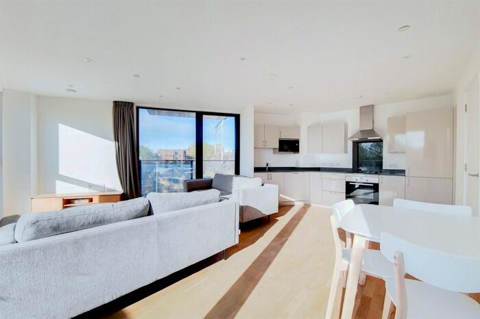 2 Bedroom Flat To Rent In Burgess Springs, Chelmsford, CM1