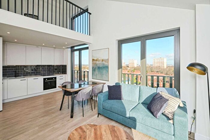 2 Bedroom Flat To Rent In Glasswater Locks, Pitt Street, Birmingham, B4