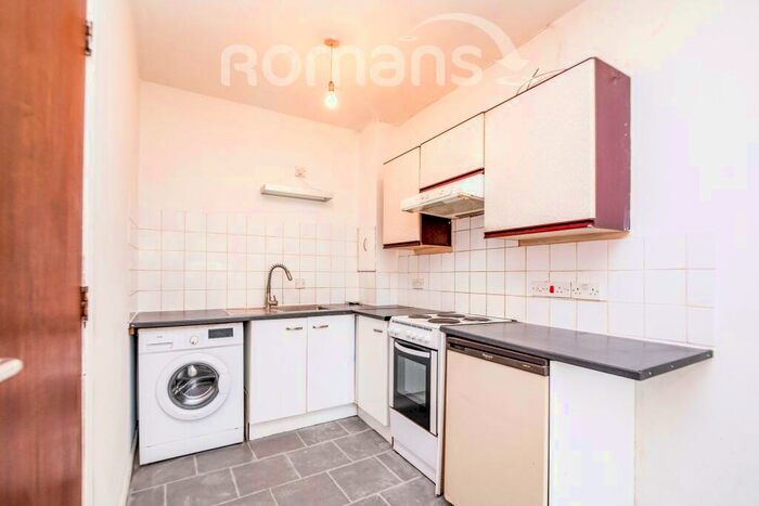 1 Bedroom Apartment To Rent In Gainsborough Court, Farnborough, GU14