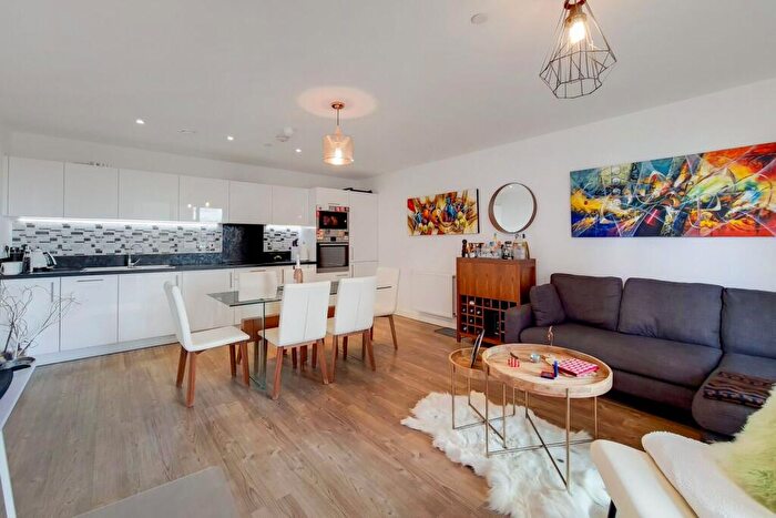 2 Bedroom Flat To Rent In Kingfisher Heights, Silvertown, London, E16