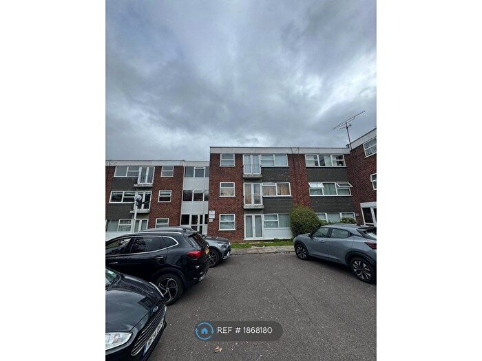 2 Bedroom Flat To Rent In Ardleigh Court, Shenfield, CM15