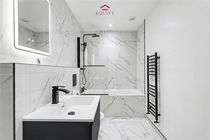 2 Bedroom Flat To Rent In Bullsmoor Lane, Enfield, EN3