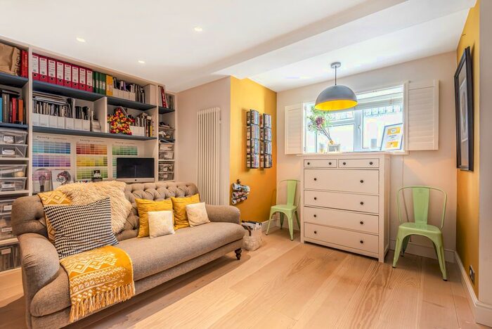 1 Bedroom Flat To Rent In Lewin Road, London, SW16