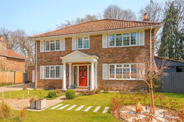 4 Bedroom Detached House For Sale In Bakerswood Close, Heath And Reach, Bedfordshire, LU7