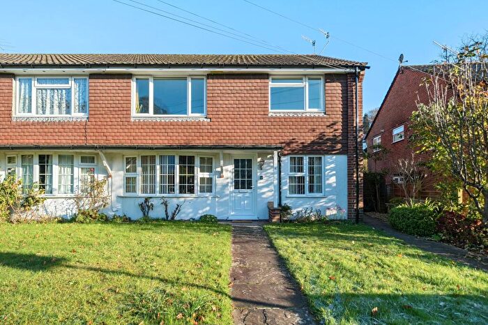 2 Bedroom Flat For Sale In Lion Lane, Haslemere, GU27