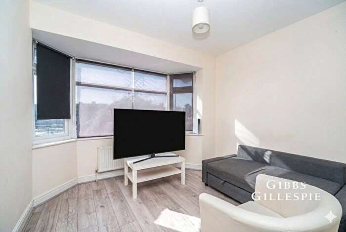 1 Bedroom Flat To Rent In Western Avenue, London, W3