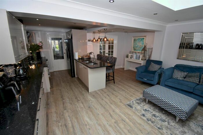 4 Bedroom Detached House For Sale In Lyndon Close, Castle Bromwich, Birmingham, B36