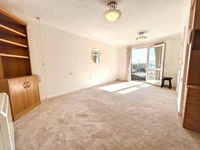 2 Bedroom Flat For Sale In Stour Road, Christchurch, Dorset, BH23
