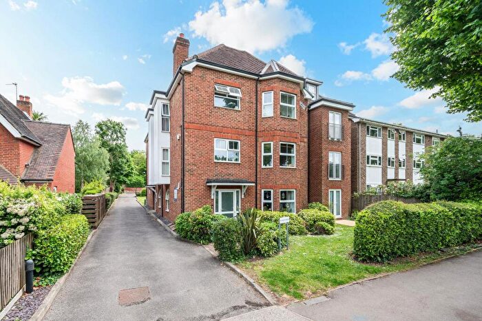 2 Bedroom Apartment To Rent In Lovelace Gardens, Surbiton, KT6