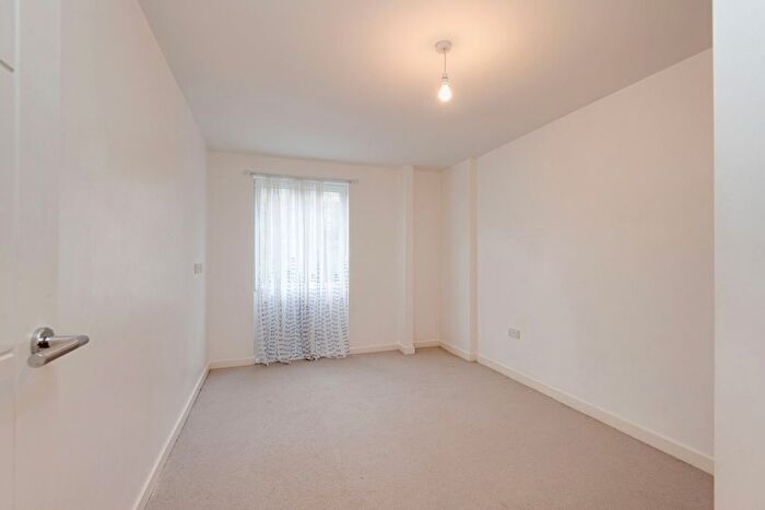 2 Bedroom Flat For Sale In Denman Avenue, Southall, UB2