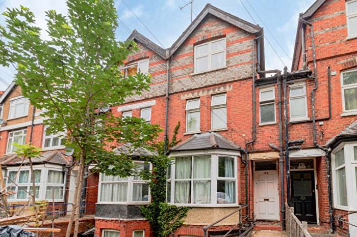 1 Bedroom Apartment For Sale In London Road, Reading, Berkshire, RG1