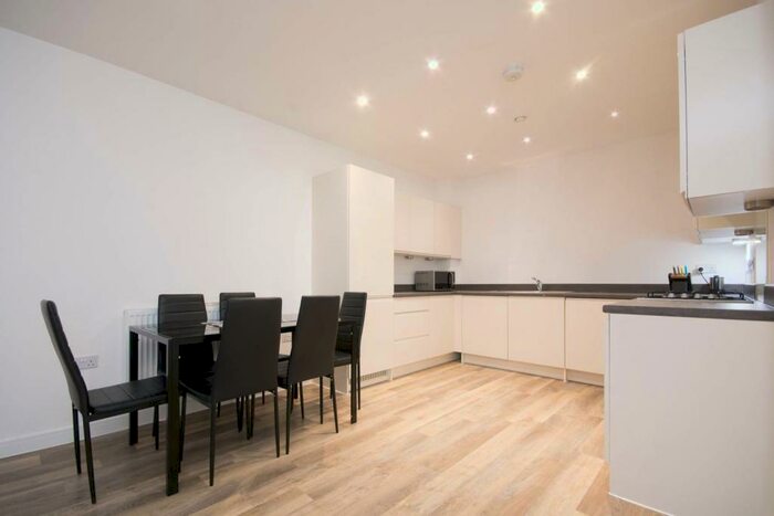 2 Bedroom Flat To Rent In Wey Corner, Guildford, GU1