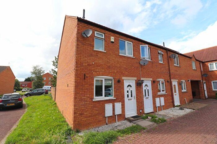 2 Bedroom Semi-Detached House To Rent In Forsythia Close, Gloucester, GL3