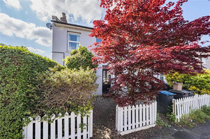 2 Bedroom End Of Terrace House For Sale In Grafton Road, New Malden, KT3