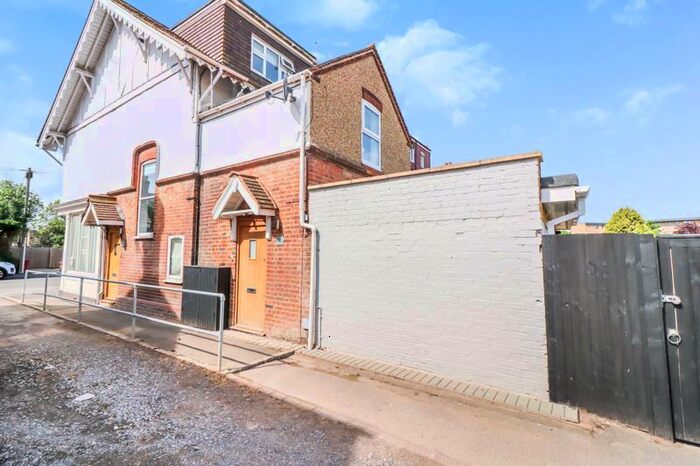 1 Bedroom Flat To Rent In Willoughby Road, Langley, Slough, SL3