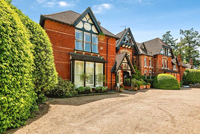 3 Bedroom Apartment For Sale In Callow Hill, Virginia Water, GU25