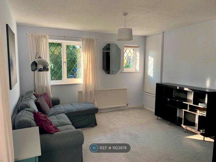 1 Bedroom Maisonette To Rent In The Willows, Reading, RG4