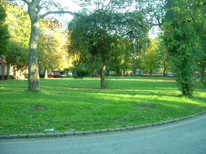 1 Bedroom Flat To Rent In Blenheim Square, Leeds, LS2