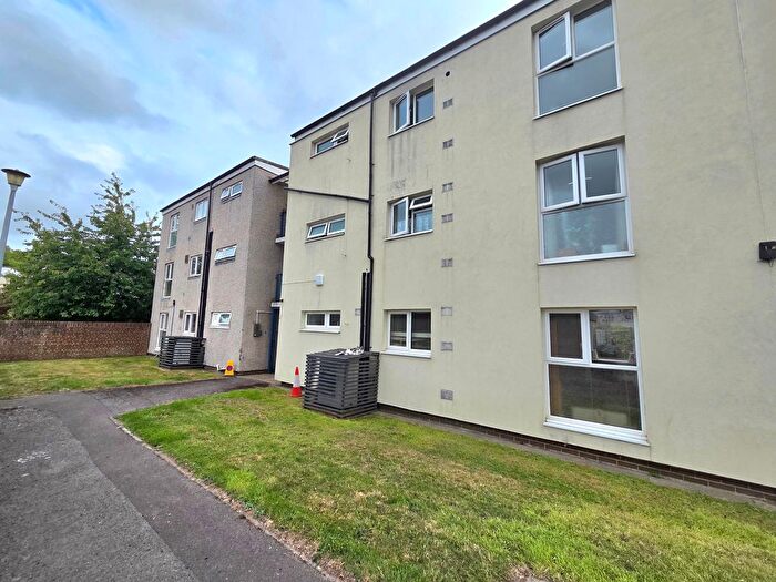 2 Bedroom Flat To Rent In Howe Road, Gosport, PO13