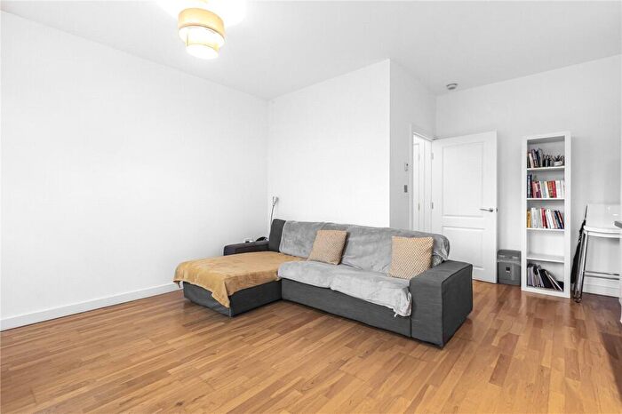 1 Bedroom Apartment To Rent In East Arbour Street, Stepney Green, London, E1