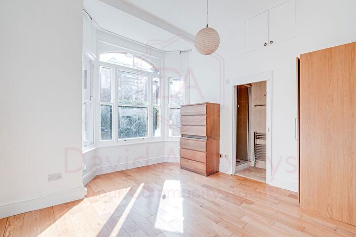 2 Bedroom Flat To Rent In Compayne Gardens, West Hampstead, London, NW6