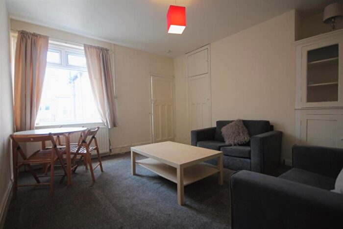3 Bedroom Apartment To Rent In Chillingham Road, Heaton, NE6