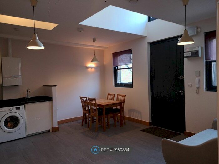 1 Bedroom Semi-Detached House To Rent In High Street, London, E17