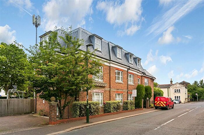 1 Bedroom Flat To Rent In Station Road, Hampton, TW12