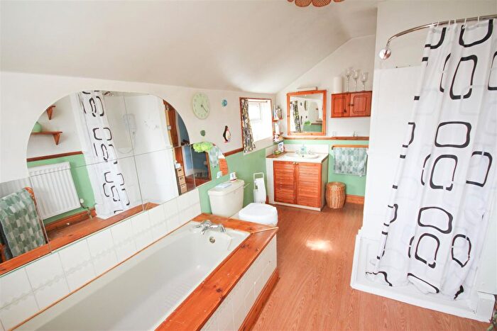 2 Bedroom Terraced House For Sale In Grove Street, Wellingborough, NN8