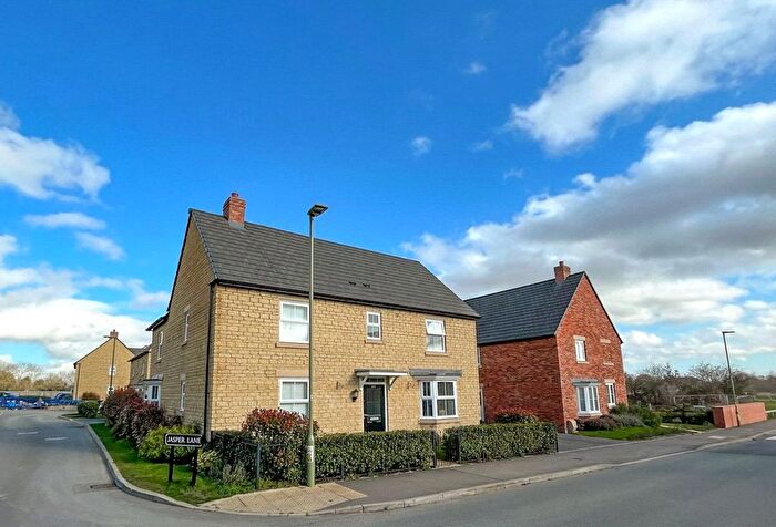 4 Bedroom Detached House For Sale In Elmhurst Way, Carterton, OX18