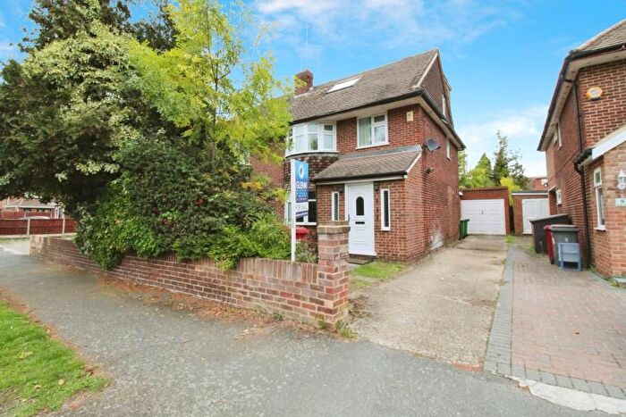 4 Bedroom Semi Detached House For Sale In Mulberry Drive, Langley, SL3