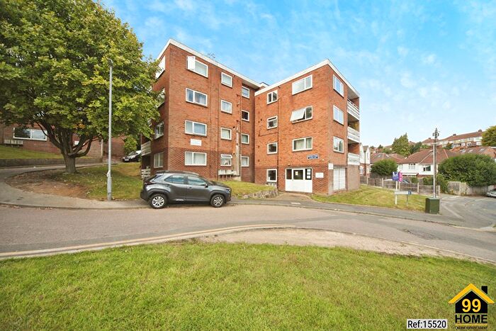 2 Bedroom Flat For Sale In Bonnick Court, Luton, Bedfordshire, LU1