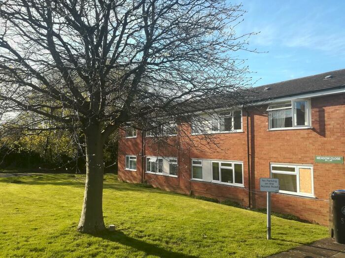 2 Bedroom Apartment To Rent In Meadow Close, Stratford-Upon-Avon, CV37